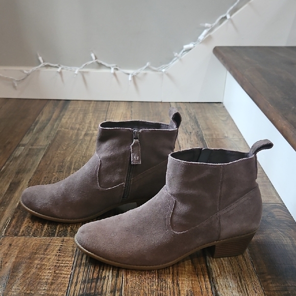 Vionic Women's Buttery Soft‎ Suede Leather Ankle Boots - Picture 2 of 10